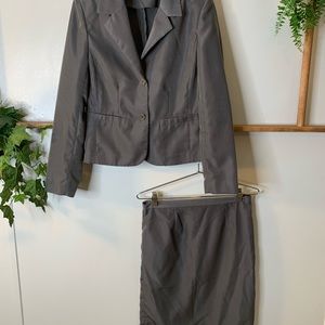METROSTYLE GRAY 2pc SUIT. JACKET/SKIRT SZ 6